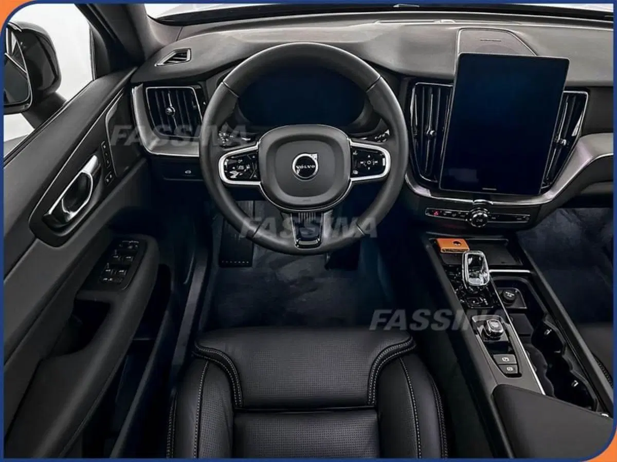 Volvo XC60 nuova a Milano (10)