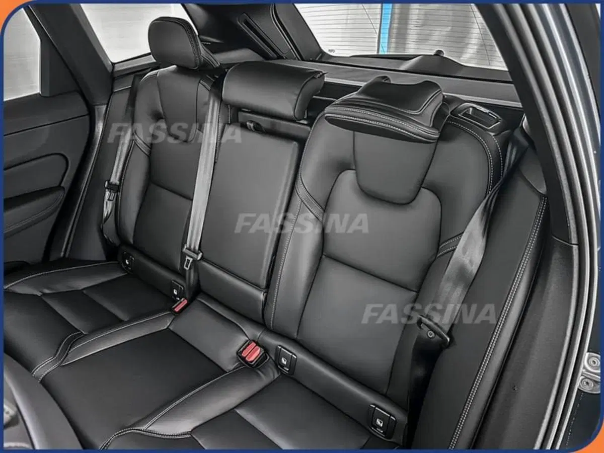 Volvo XC60 nuova a Milano (11)
