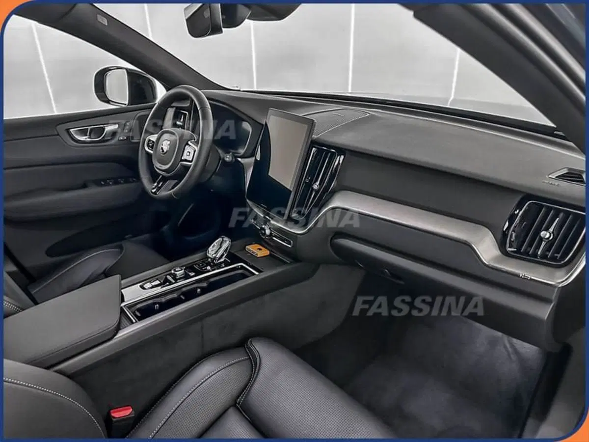 Volvo XC60 nuova a Milano (13)