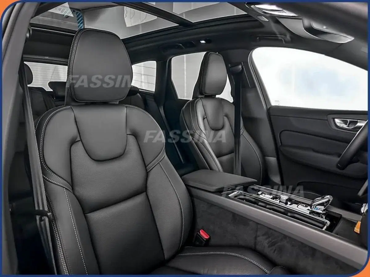 Volvo XC60 nuova a Milano (14)