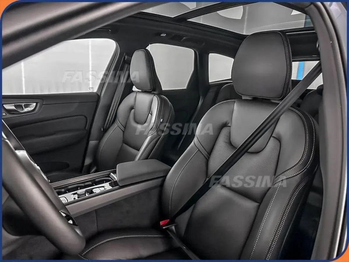 Volvo XC60 nuova a Milano (8)