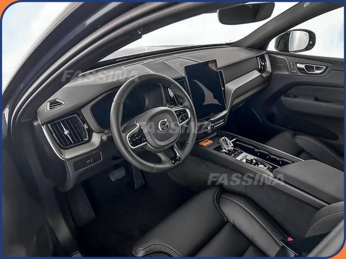 Volvo XC60 nuova a Milano (9)