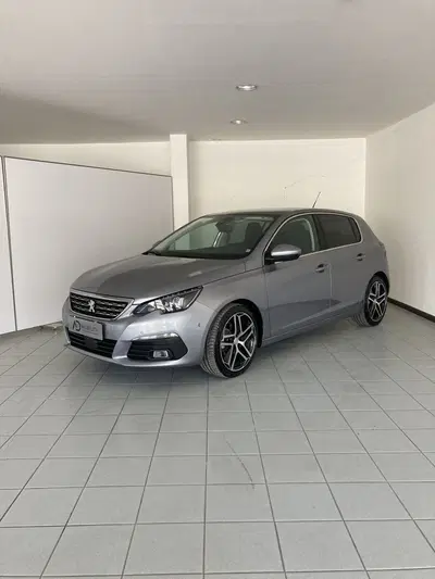 Peugeot 308 SW BlueHDi 120 S&amp;S Active del 2018 usata a Barletta