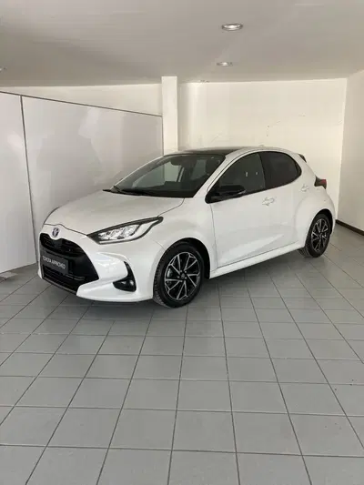Toyota Yaris 1.5 Hybrid 5 porte Lounge del 2022 usata a Barletta