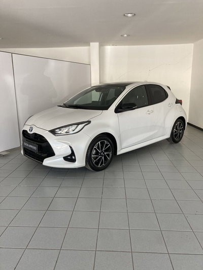 Toyota Yaris 1.5 Hybrid 5 porte Lounge del 2022 usata a Barletta