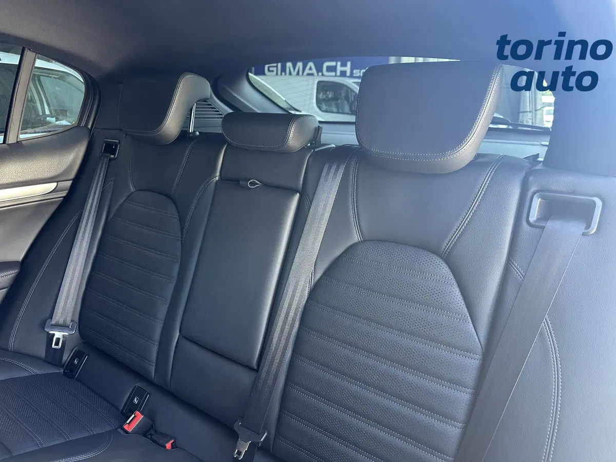Alfa Romeo Stelvio usata a Torino (12)