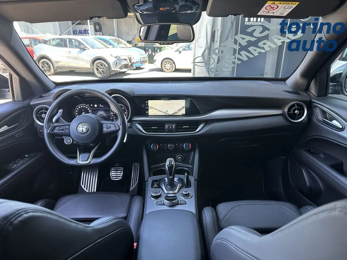 Alfa Romeo Stelvio usata a Torino (14)