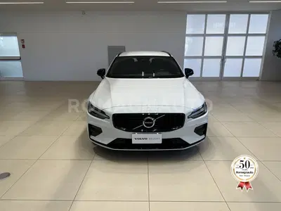Volvo V60 B4 automatico Plus Dark del 2022 usata a Forli'