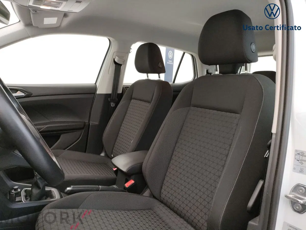 Volkswagen T-Cross usata a Varese (11)