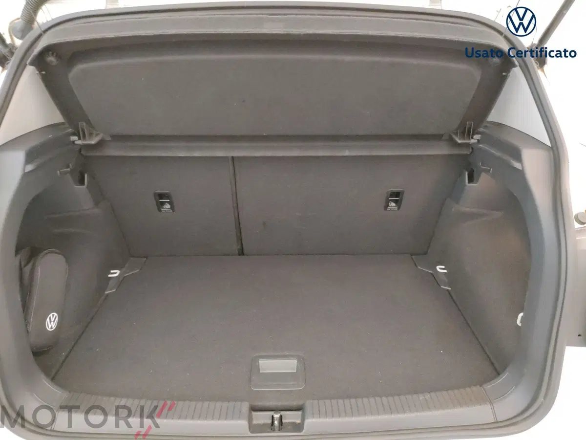 Volkswagen T-Cross usata a Varese (9)