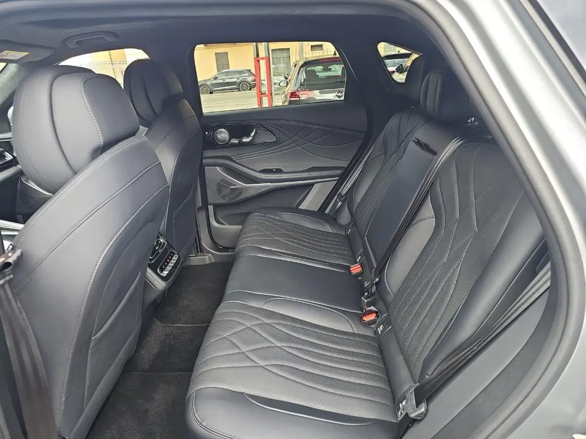 Omoda Omoda 9 SHS-P usata a Lecco (12)