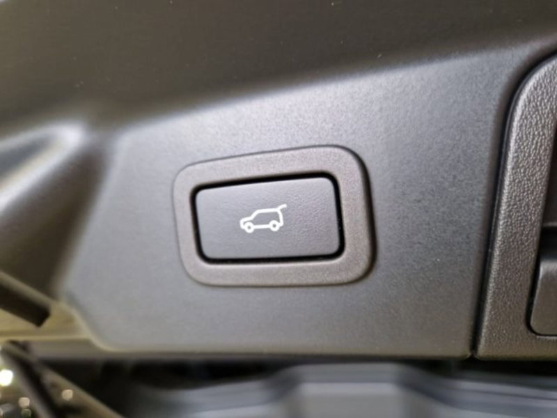 Land Rover Range Rover Velar usata a Livorno (20)