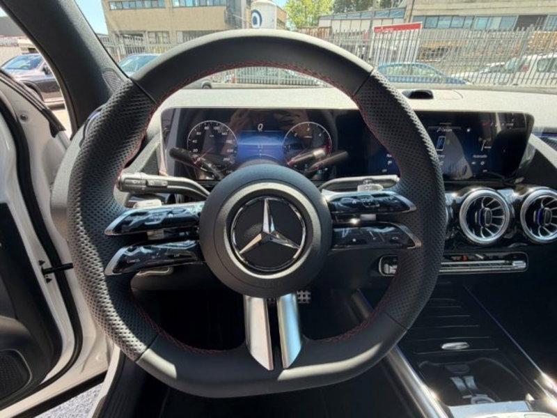 Mercedes-Benz GLA SUV nuova a Potenza (6)