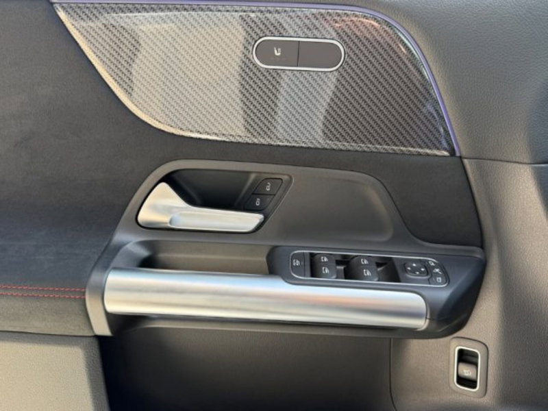 Mercedes-Benz GLA SUV nuova a Potenza (9)