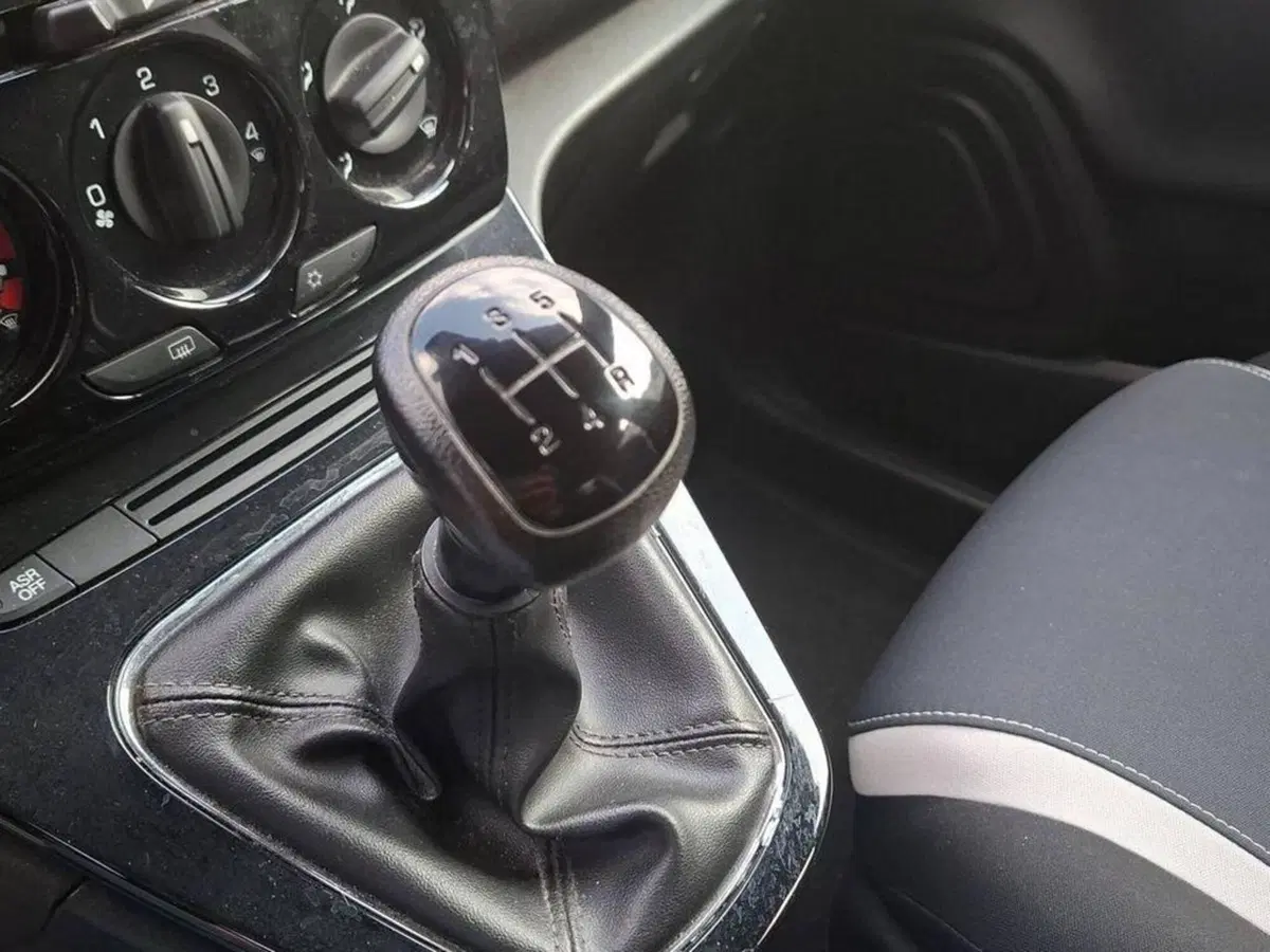 Lancia Ypsilon usata a Torino (10)