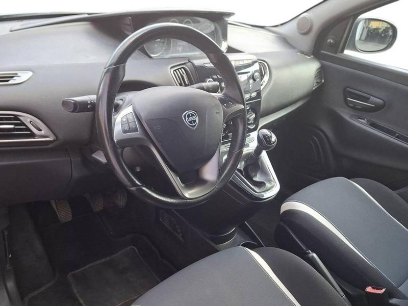 Lancia Ypsilon usata a Torino (11)