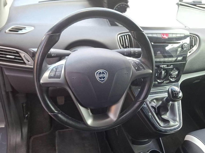 Lancia Ypsilon usata a Torino (12)
