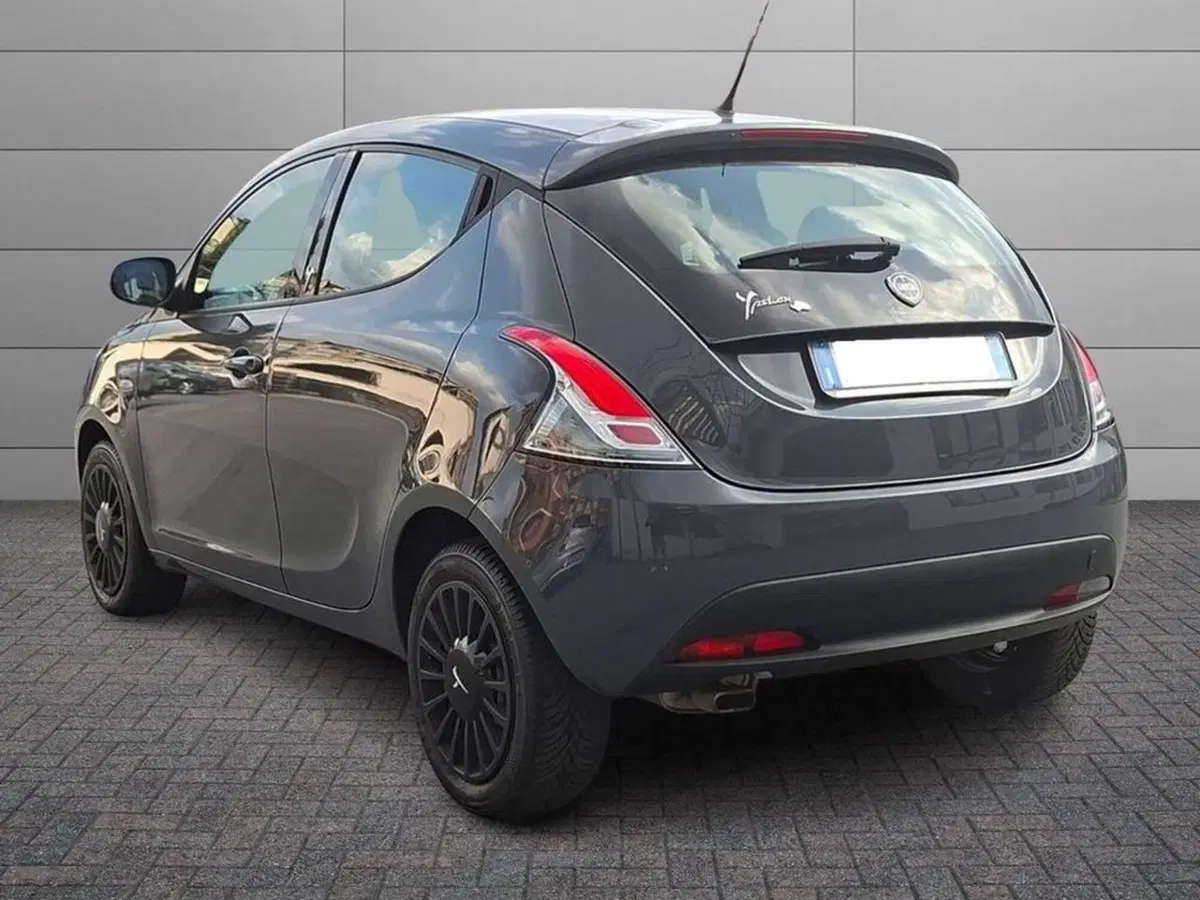 Lancia Ypsilon usata a Torino (2)