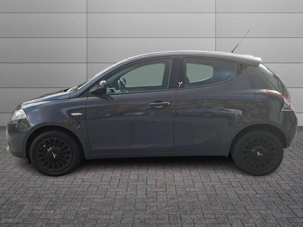 Lancia Ypsilon usata a Torino (6)