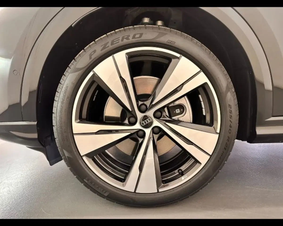 Audi Q5 Sportback nuova a Treviso (17)