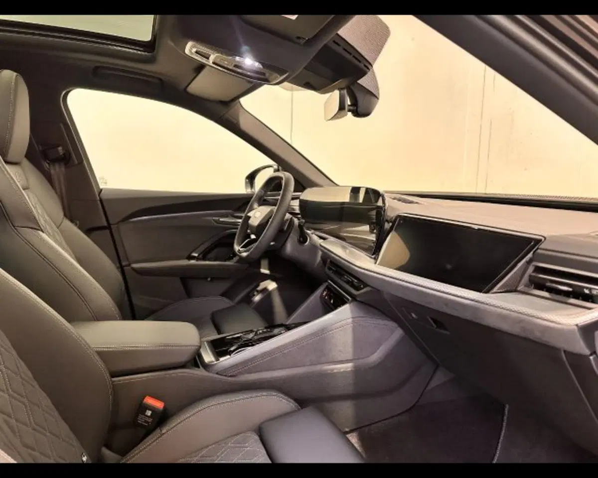 Audi Q5 Sportback nuova a Treviso (4)