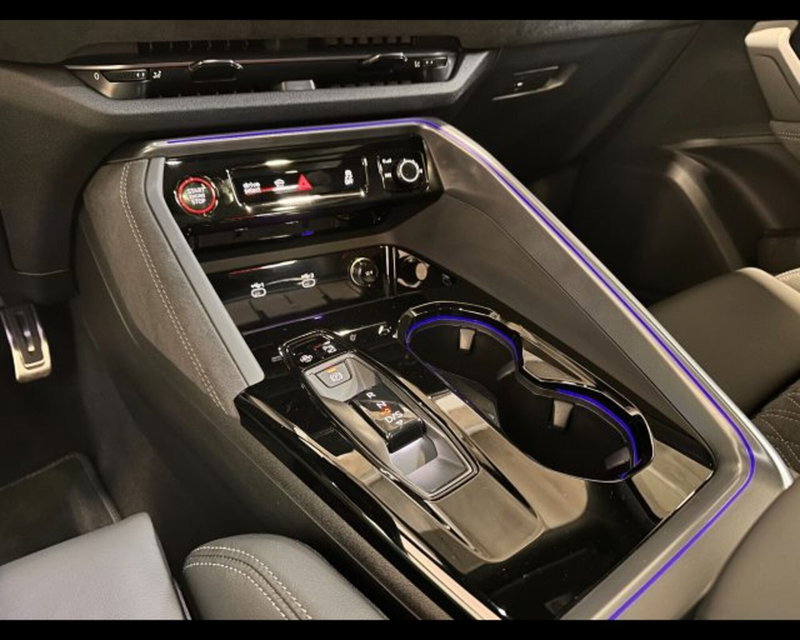 Audi Q5 Sportback nuova a Treviso (9)