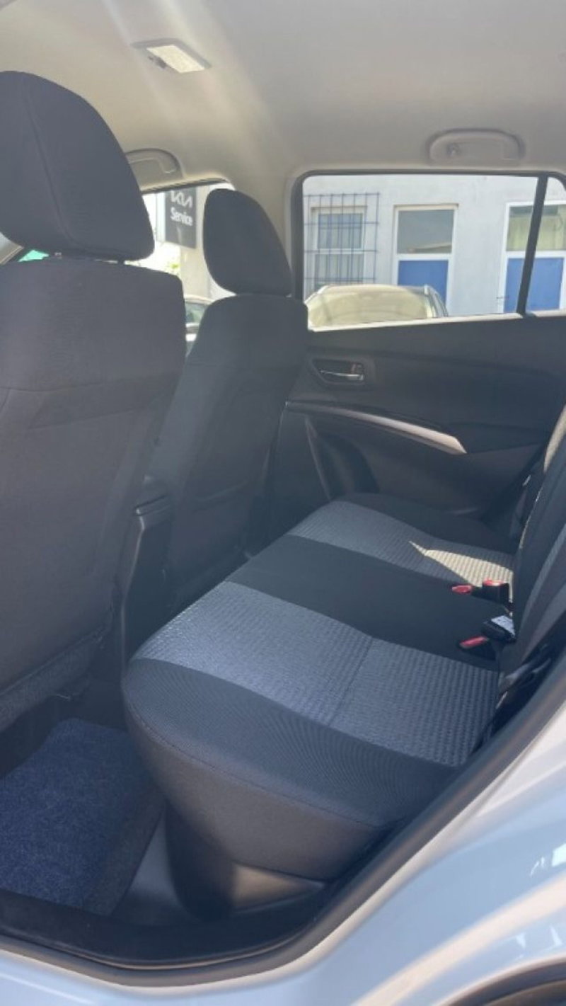 Suzuki S-Cross usata a Novara (17)
