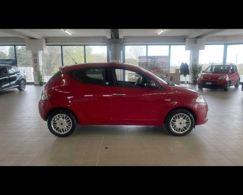 Lancia Ypsilon usata a Bologna (12)