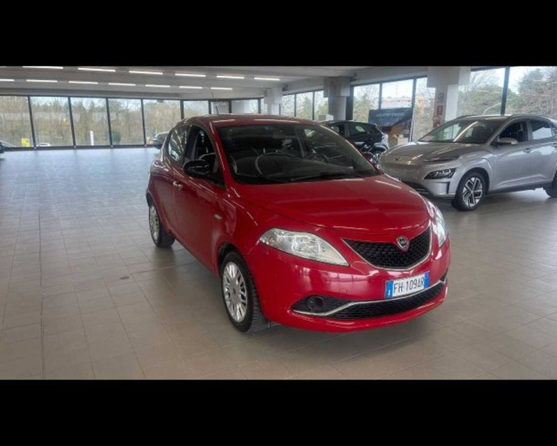 Lancia Ypsilon usata a Bologna (13)