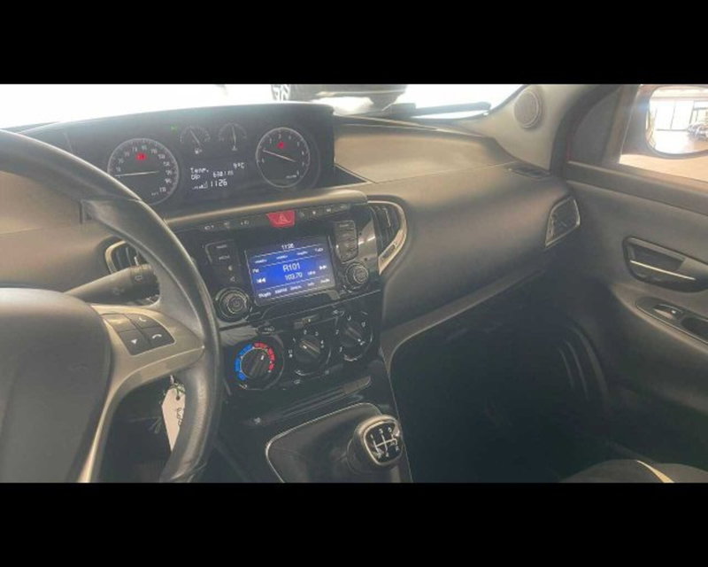 Lancia Ypsilon usata a Bologna (15)