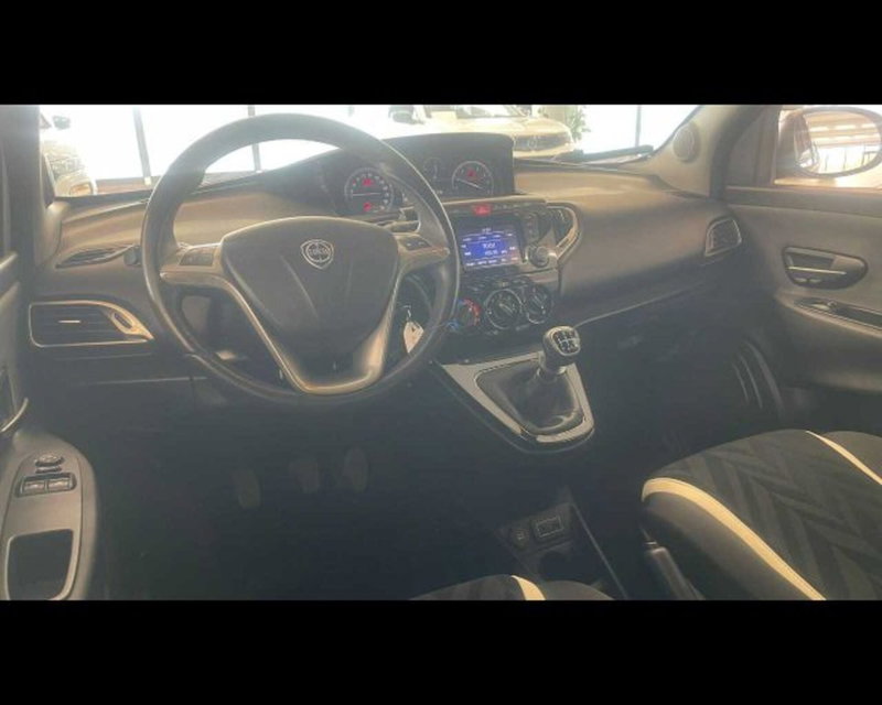 Lancia Ypsilon usata a Bologna (3)
