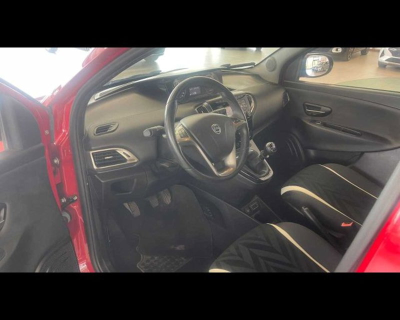 Lancia Ypsilon usata a Bologna (4)