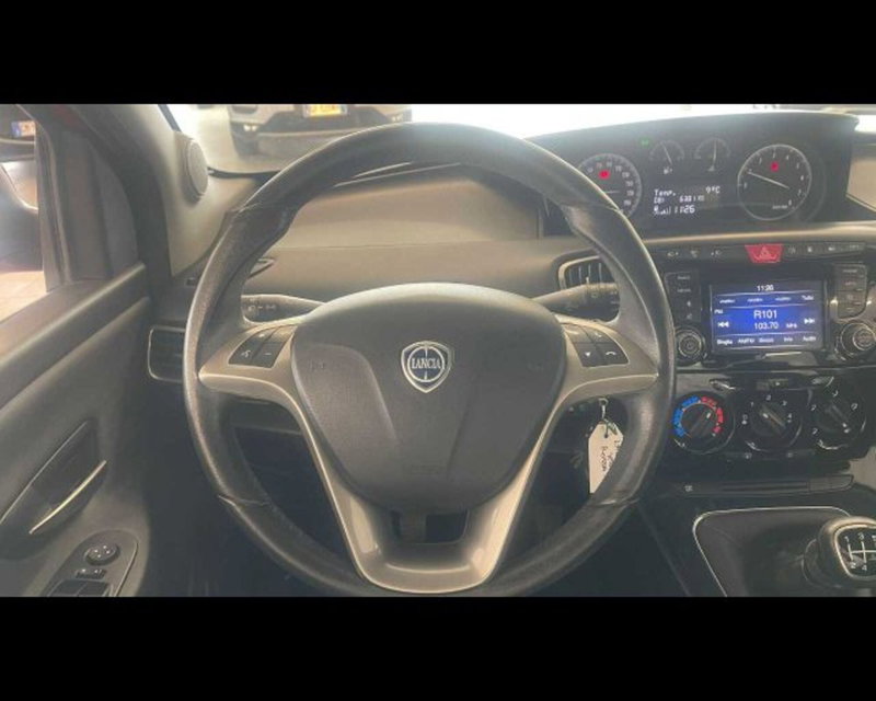 Lancia Ypsilon usata a Bologna (5)