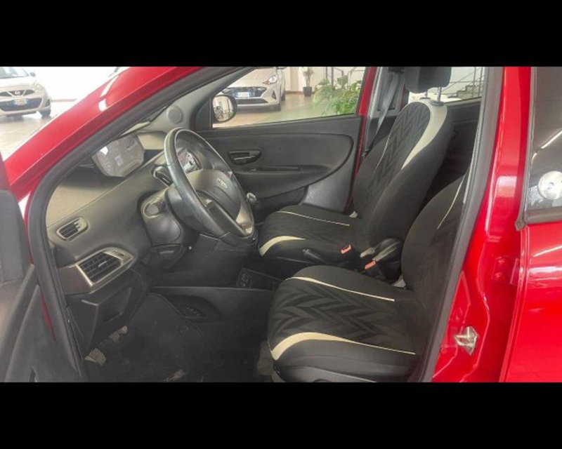 Lancia Ypsilon usata a Bologna (6)