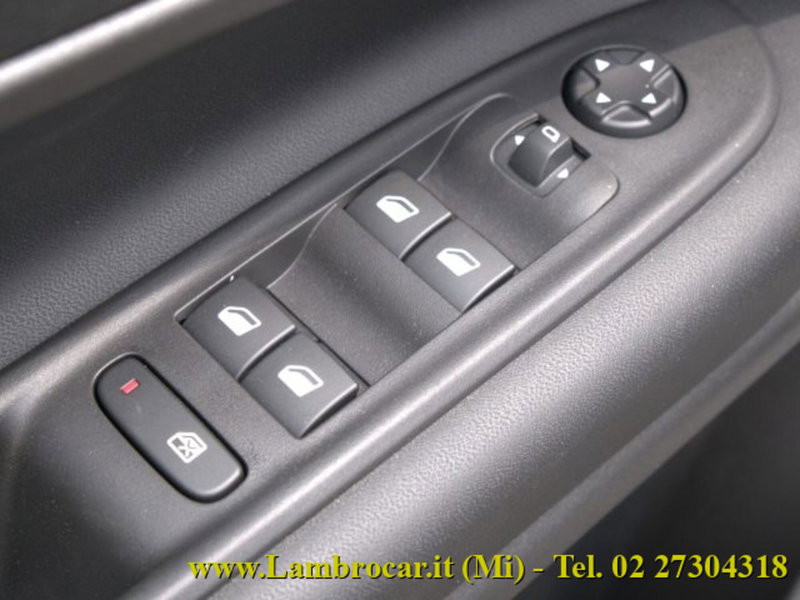 Jeep Avenger nuova a Milano (11)