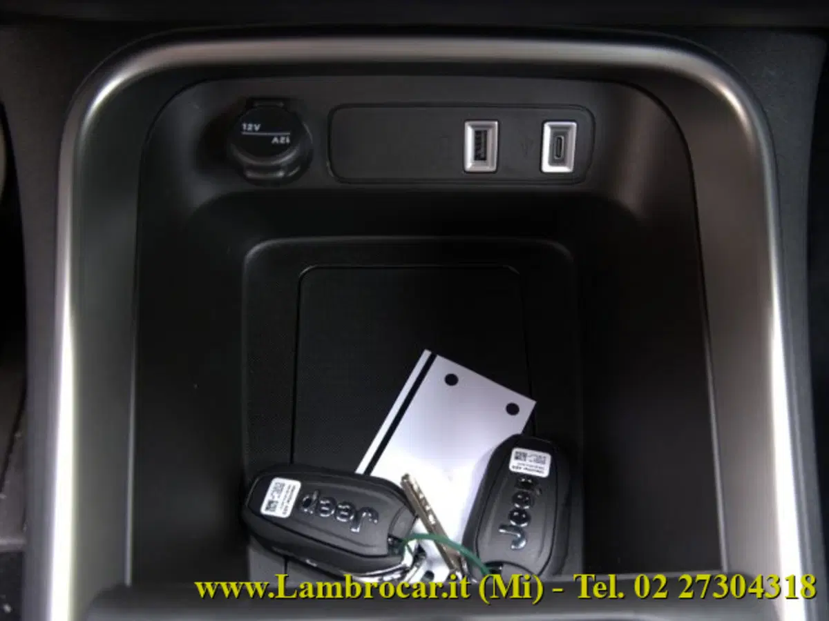 Jeep Avenger nuova a Milano (12)