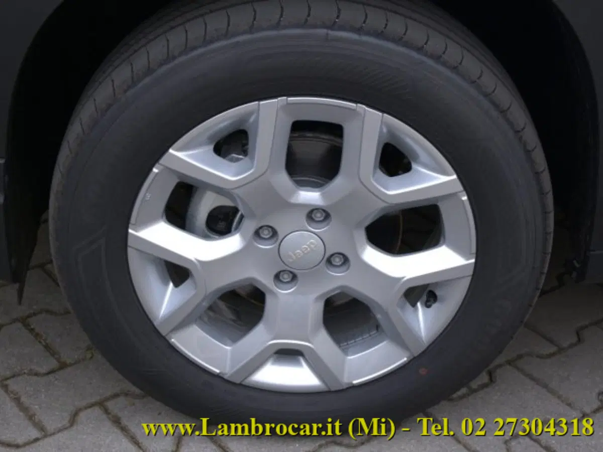 Jeep Avenger nuova a Milano (13)