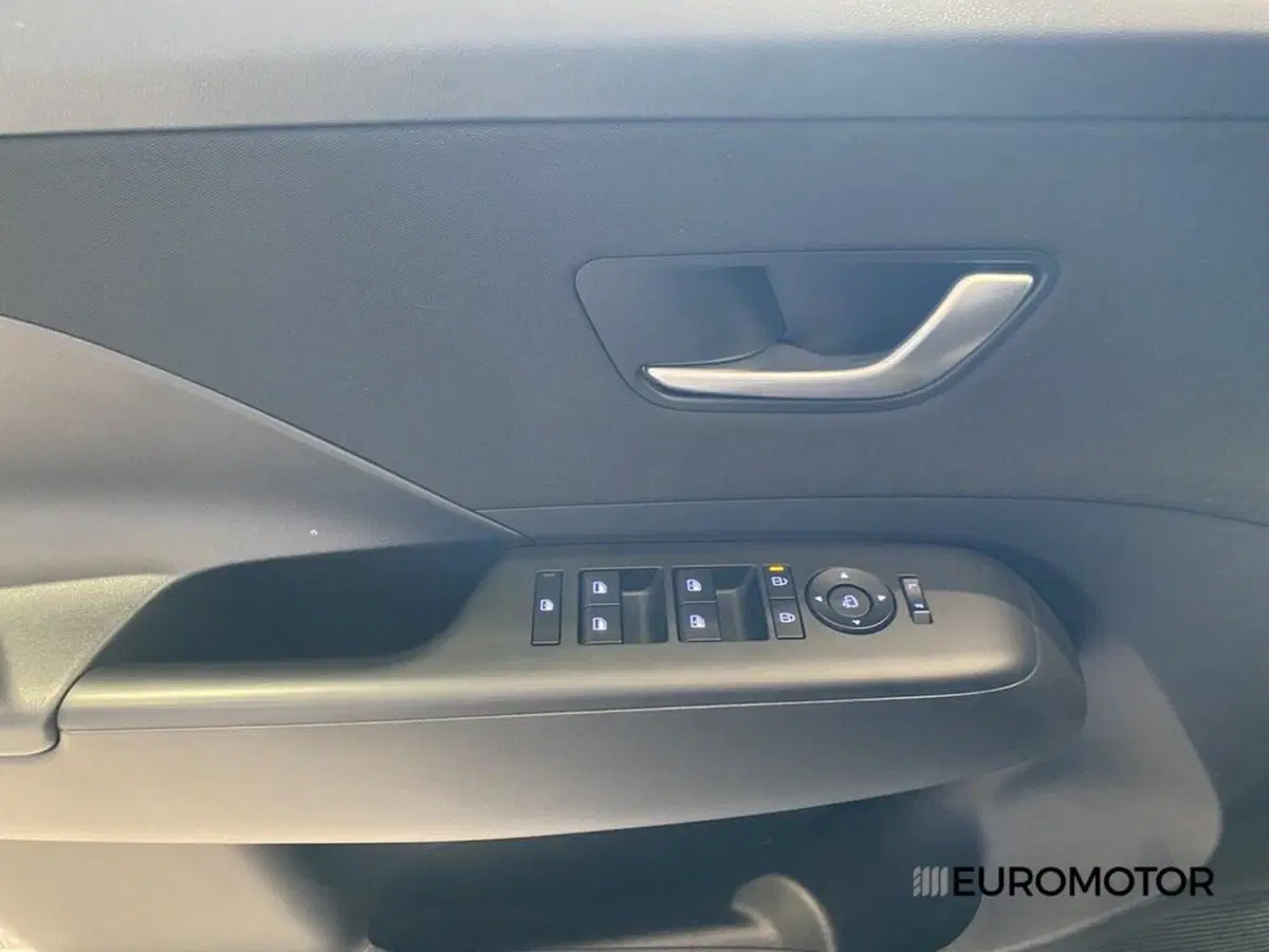 Hyundai Kona usata a Bari (13)