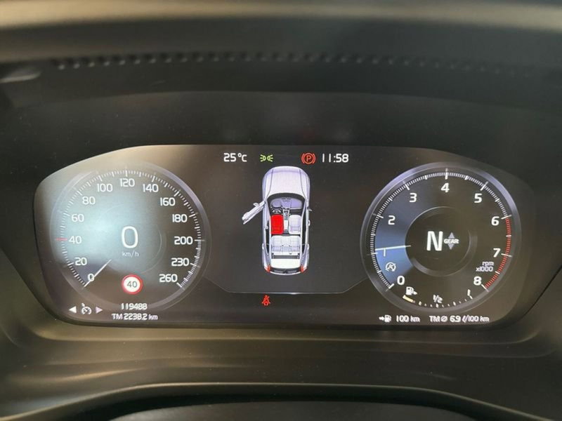 Volvo XC40 usata a Prato (11)