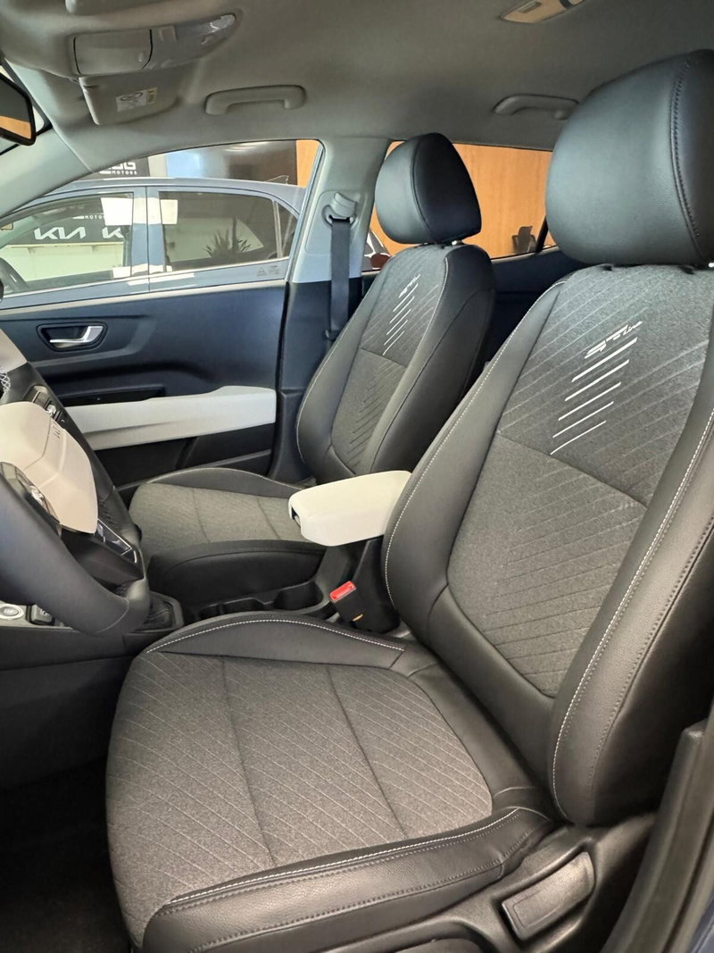 Kia Stonic nuova a Cosenza (8)