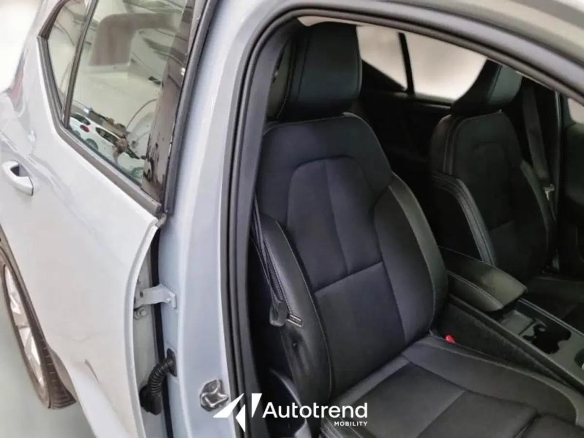Volvo XC40 usata a Bari (16)