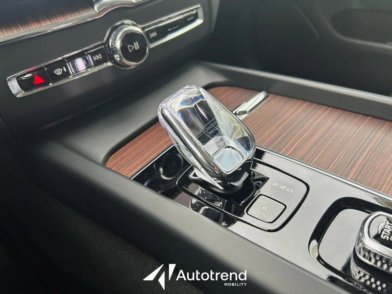 Volvo XC60 usata a Bari (16)