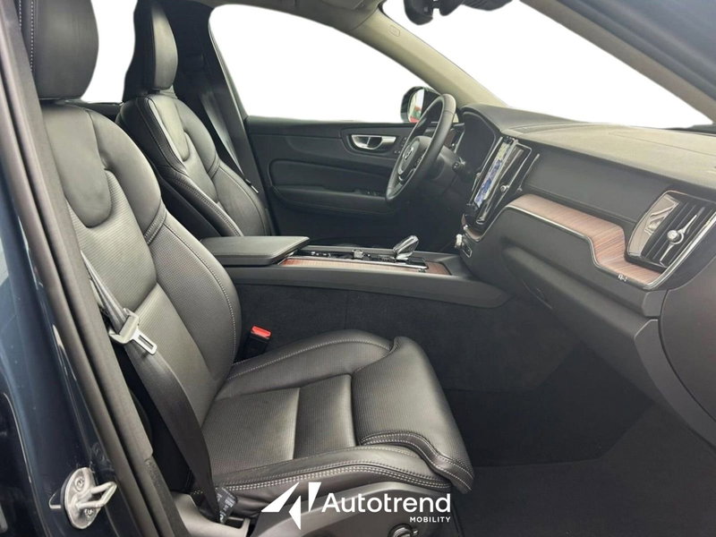 Volvo XC60 usata a Bari (7)