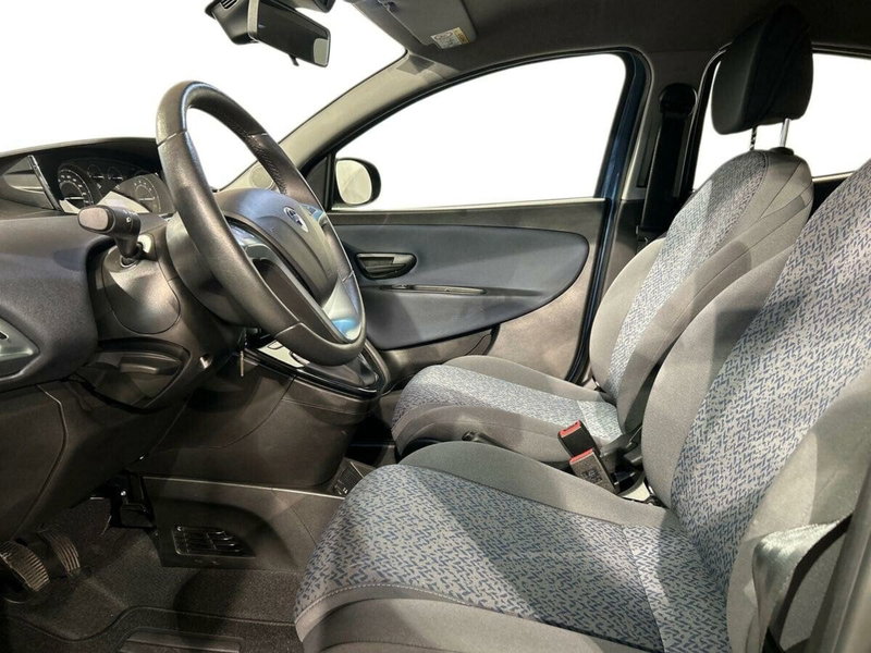 Lancia Ypsilon usata a Lecco (10)