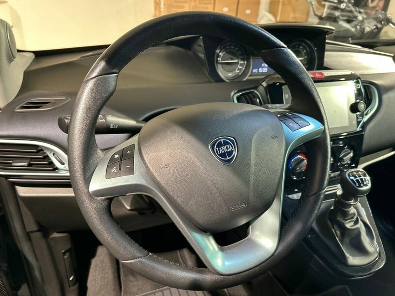 Lancia Ypsilon usata a Lecco (14)