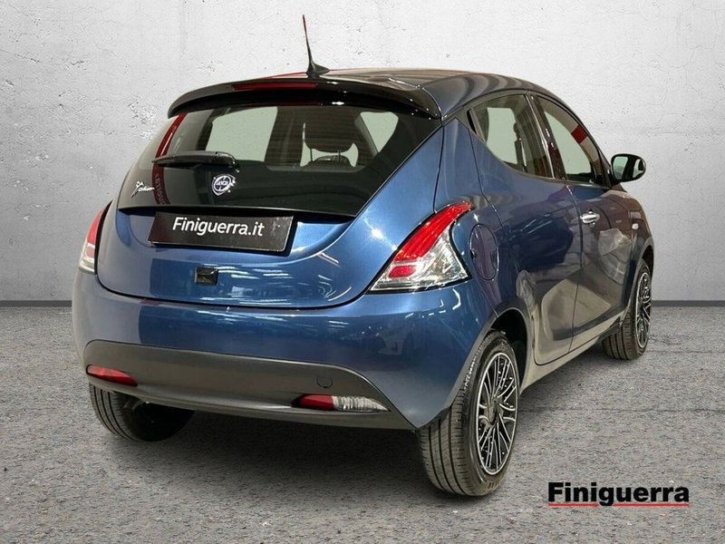 Lancia Ypsilon usata a Lecco (4)
