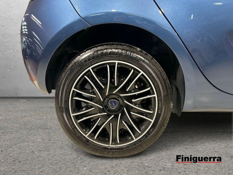 Lancia Ypsilon usata a Lecco (7)