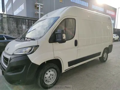 Peugeot Boxer Furgone 335 2.2 BlueHDi 140 S&amp;S PLM-TM Furgone Premium del 2020 usata a Teverola