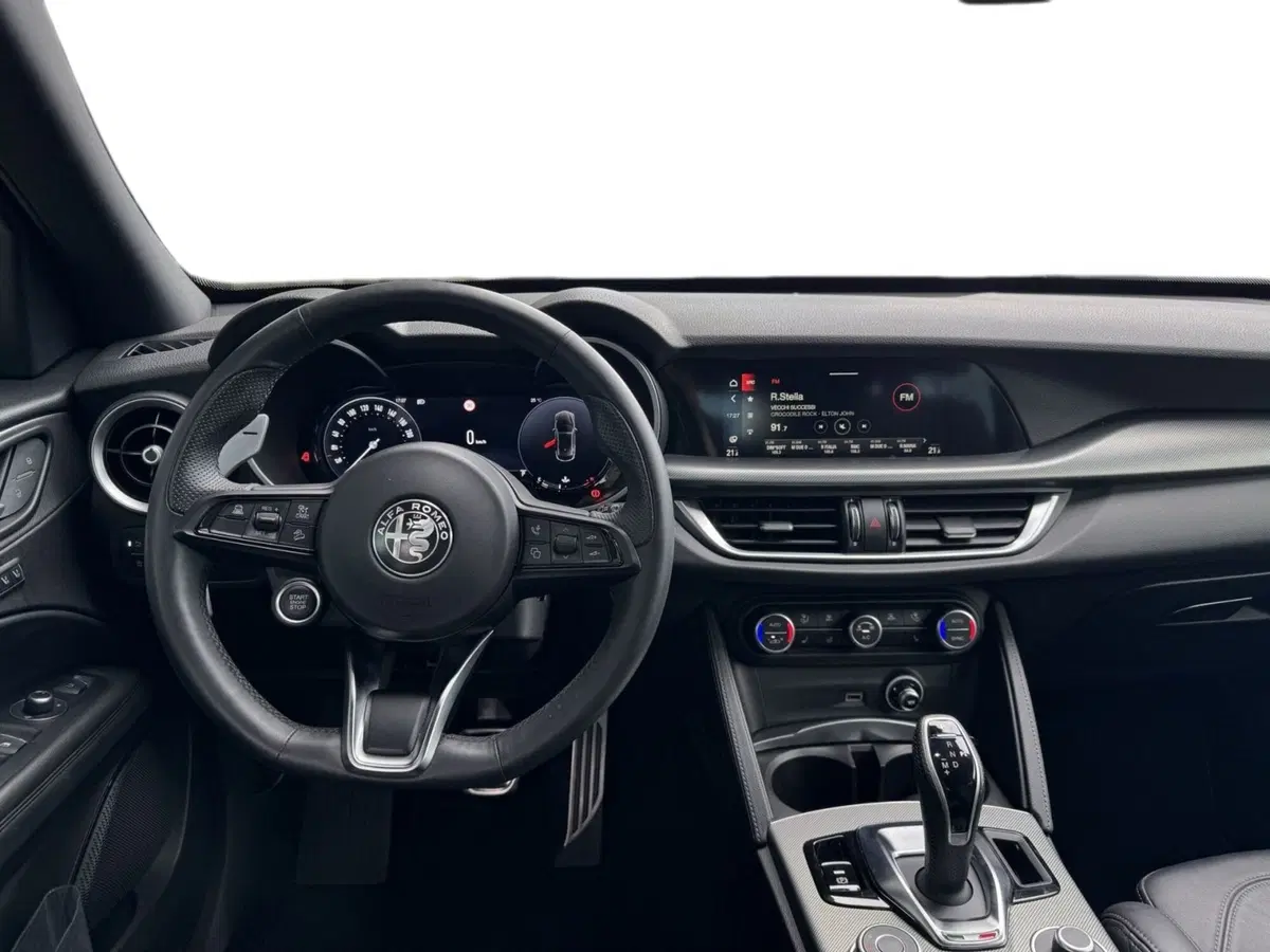 Alfa Romeo Stelvio usata a Pistoia (8)