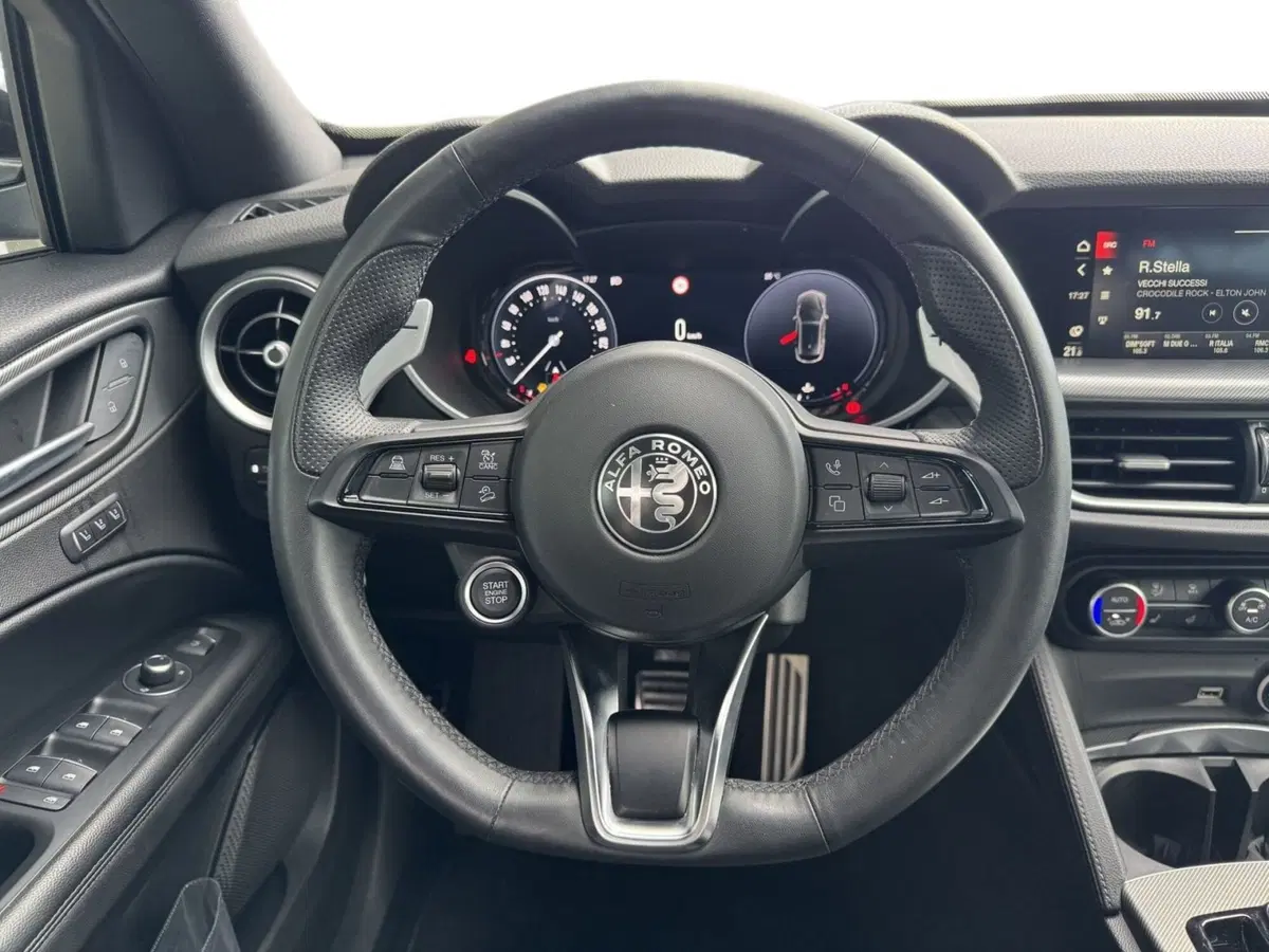 Alfa Romeo Stelvio usata a Pistoia (9)